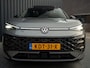 Volkswagen T-Roc 1.5 eTsi R-Line First Edition | Trekhaak wegkl. | 360 Camera | Panodak | Harman/Kardon | Prijs Rijklaar!!
