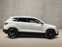 Skoda Karoq 1.5 TSI ACT Deluxe 150Pk Automaat (PANORAMADAK, APPLE CARPLAY, LEDER, ZWART HEMEL, CANTON AUDIO, STOELVERWARMING, ADAPTIVE CRUISE, KEYLESS, GETINT GLAS, CAMERA, NIEUWSTAAT)