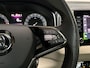 Skoda Karoq 1.5 TSI ACT Deluxe 150Pk Automaat (PANORAMADAK, APPLE CARPLAY, LEDER, ZWART HEMEL, CANTON AUDIO, STOELVERWARMING, ADAPTIVE CRUISE, KEYLESS, GETINT GLAS, CAMERA, NIEUWSTAAT)