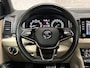 Skoda Karoq 1.5 TSI ACT Deluxe 150Pk Automaat (PANORAMADAK, APPLE CARPLAY, LEDER, ZWART HEMEL, CANTON AUDIO, STOELVERWARMING, ADAPTIVE CRUISE, KEYLESS, GETINT GLAS, CAMERA, NIEUWSTAAT)