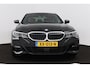BMW 3-Serie 330i High Executive Edition (STOELVERWARMING, SFEERVERLICHTING, ACHTERUITRIJCAMERA, NAVIGATIE, PARKEERSENSOREN)