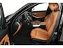 BMW 3-Serie 330i High Executive Edition (STOELVERWARMING, SFEERVERLICHTING, ACHTERUITRIJCAMERA, NAVIGATIE, PARKEERSENSOREN)