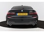 BMW 3-Serie 330i High Executive Edition (STOELVERWARMING, SFEERVERLICHTING, ACHTERUITRIJCAMERA, NAVIGATIE, PARKEERSENSOREN)