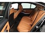 BMW 3-Serie 330i High Executive Edition (STOELVERWARMING, SFEERVERLICHTING, ACHTERUITRIJCAMERA, NAVIGATIE, PARKEERSENSOREN)