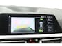 BMW 3-Serie 330i High Executive Edition (STOELVERWARMING, SFEERVERLICHTING, ACHTERUITRIJCAMERA, NAVIGATIE, PARKEERSENSOREN)