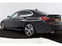 BMW 3-Serie 330i High Executive Edition (STOELVERWARMING, SFEERVERLICHTING, ACHTERUITRIJCAMERA, NAVIGATIE, PARKEERSENSOREN)
