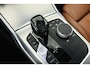 BMW 3-Serie 330i High Executive Edition (STOELVERWARMING, SFEERVERLICHTING, ACHTERUITRIJCAMERA, NAVIGATIE, PARKEERSENSOREN)