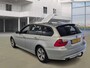BMW 3-Serie Touring 318i|APK 23-01-2027|NAVI|PSENSOR|TREKHAAK|2XSLEUTELS|CRUISE|AIRCO