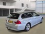BMW 3-Serie Touring 318i|APK 23-01-2027|NAVI|PSENSOR|TREKHAAK|2XSLEUTELS|CRUISE|AIRCO