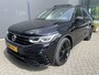 Volkswagen Tiguan 1.5 TSI 2x R-line Achteruitrijcamera - Virtual dashboard - Apple carplay - Navigatie - Parkeersensoren - Licht metalen velgen 20 inch - Mistlampen - Dakrails - IQ light - Hill hold functie - Radio - Extra getint glas - Lederen bekleding - Stuur multifunctioneel - Stoelverwarming - stuurverwarming - Regensensor - Bluetooth