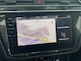 Volkswagen Tiguan 1.5 TSI 2x R-line Achteruitrijcamera - Virtual dashboard - Apple carplay - Navigatie - Parkeersensoren - Licht metalen velgen 20 inch - Mistlampen - Dakrails - IQ light - Hill hold functie - Radio - Extra getint glas - Lederen bekleding - Stuur multifunctioneel - Stoelverwarming - stuurverwarming - Regensensor - Bluetooth