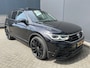 Volkswagen Tiguan 1.5 TSI 2x R-line Achteruitrijcamera - Virtual dashboard - Apple carplay - Navigatie - Parkeersensoren - Licht metalen velgen 20 inch - Mistlampen - Dakrails - IQ light - Hill hold functie - Radio - Extra getint glas - Lederen bekleding - Stuur multifunctioneel - Stoelverwarming - stuurverwarming - Regensensor - Bluetooth