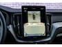 Volvo XC60 Plug-in Hybrid T6 AWD Plus Black Edition | Bowers & Wilkins Audio | Luchtvering | Stoelmassage | Stoelverwarming en Ventilatie | Head-up Display | 360 Camera | Schuif-/Kanteldak| Getint glas | Alarm | Trekhaak |