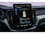 Volvo XC60 Plug-in Hybrid T6 AWD Plus Black Edition | Bowers & Wilkins Audio | Luchtvering | Stoelmassage | Stoelverwarming en Ventilatie | Head-up Display | 360 Camera | Schuif-/Kanteldak| Getint glas | Alarm | Trekhaak |