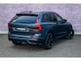 Volvo XC60 Plug-in Hybrid T6 AWD Plus Black Edition | Bowers & Wilkins Audio | Luchtvering | Stoelmassage | Stoelverwarming en Ventilatie | Head-up Display | 360 Camera | Schuif-/Kanteldak| Getint glas | Alarm | Trekhaak |