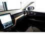Volvo XC60 2.0 T8 AWD 335kW/456pk Aut8 Plug-in hybrid Plus Dark HARMAN/KARDON + PANORAMADAK + 360 CAMERA + HEAD-UP + BLIS + LANE ASSIST + STOEL-&STUURVERWARMING + ADAPT.CRUISE + PILOT ASSIST + MATRIX LED + KEYLESS ENTRY&GO + PARKSENSOREN V&A + 19" LM-VELGEN!!