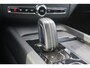 Volvo XC60 2.0 T6 Plug-in Hybrid AWD R-Design | PHEV | Lichtmetalen Velgen 21 inch | LED Koplampen Adaptief | Achteruitrijcamera | Panoramadak | Head-up Display | Sportstoelen | Navigatie | Apple Carplay | Android Auto | Keyless Entry | Elektrische Achterklep | Stoelverwarming