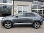 Volkswagen T-Roc 1.5 TSI R-Line / AUTOMAAT/ APP-CONNECT/ PARK.SENSOREN V+A/ CAMERA/ ELEK.ACHTERKLEP/ KEYLESS/ ACC/ DODEHOEK/ DIGITAL DASH/ NAVI/ DAB/ CLIMA/ LED/ 18'' LMV