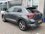 Volkswagen T-Roc 1.5 TSI R-Line / AUTOMAAT/ APP-CONNECT/ PARK.SENSOREN V+A/ CAMERA/ ELEK.ACHTERKLEP/ KEYLESS/ ACC/ DODEHOEK/ DIGITAL DASH/ NAVI/ DAB/ CLIMA/ LED/ 18'' LMV