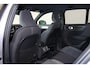 Volvo XC40 B3 Plus Dark - IntelliSafe Assist & Surround - 360º Camera - Harman Kardon audio - Adaptieve LED koplampen - Verwarmde voorstoelen & stuur - Parkeersensoren voor & achter - Elektr. bedienb. voorstoelen met geheugen links - Draadloze tel. lader - Standkachel - Extra getint glas - 18' LMV