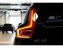 Volvo XC40 1.5 T5 Plug-in Hybrid 193kW/262pk DCT7 R-Design PANORAMADAK + LEER + ADAPT.CRUISE + PILOT ASSIST + NAVI SENSUS + BLIS + LANE ASSIST + PARKEERKLIMAAT + ACHTERUITRIJCAMERA + KEYLESS ENTRY&GO + PARKSENSOREN V&A + 19” LM-VELGEN!!