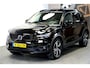 Volvo XC40 1.5 T5 Plug-in Hybrid 193kW/262pk DCT7 R-Design PANORAMADAK + LEER + ADAPT.CRUISE + PILOT ASSIST + NAVI SENSUS + BLIS + LANE ASSIST + PARKEERKLIMAAT + ACHTERUITRIJCAMERA + KEYLESS ENTRY&GO + PARKSENSOREN V&A + 19” LM-VELGEN!!