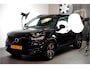 Volvo XC40 1.5 T5 Plug-in Hybrid 193kW/262pk DCT7 R-Design PANORAMADAK + LEER + ADAPT.CRUISE + PILOT ASSIST + NAVI SENSUS + BLIS + LANE ASSIST + PARKEERKLIMAAT + ACHTERUITRIJCAMERA + KEYLESS ENTRY&GO + PARKSENSOREN V&A + 19” LM-VELGEN!!