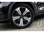 Volvo XC40 1.5 T4 Plug-in Hybrid Plus Dark | PHEV | Harman Kardon Audio | Achteruitrijcamera | Parkeersensoren | Elektrische Achterklep | Keyless Entry | Cruise Control Adaptief | BLIS | Lichtmetalen Velgen 19 inch | Apple Carplay | Android Auto
