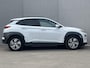Hyundai Kona Electric EV Fashion 64 kWh / Origineel NL auto / Cruise Control Adaptief / Lane Assist / Dode Hoek Detectie / Keyless Entry & Start / Apple Carplay & Android Auto / Navigatie / Lichtmetalen Velgen 17" / Head-Up Display /