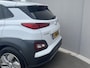 Hyundai Kona Electric EV Fashion 64 kWh / Origineel NL auto / Cruise Control Adaptief / Lane Assist / Dode Hoek Detectie / Keyless Entry & Start / Apple Carplay & Android Auto / Navigatie / Lichtmetalen Velgen 17" / Head-Up Display /