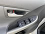 Toyota Prius 1.8 Executive Schuif-/kanteldak met zonnepanelen, Volledig dealeronderhouden! NL-auto, navigatie, stoelverwarming, JBL audio, HUD, adaptieve cruise control, parkeersensoren v&a