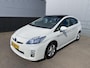 Toyota Prius 1.8 Executive Schuif-/kanteldak met zonnepanelen, Volledig dealeronderhouden! NL-auto, navigatie, stoelverwarming, JBL audio, HUD, adaptieve cruise control, parkeersensoren v&a