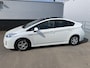 Toyota Prius 1.8 Executive Schuif-/kanteldak met zonnepanelen, Volledig dealeronderhouden! NL-auto, navigatie, stoelverwarming, JBL audio, HUD, adaptieve cruise control, parkeersensoren v&a