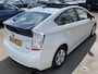 Toyota Prius 1.8 Executive Schuif-/kanteldak met zonnepanelen, Volledig dealeronderhouden! NL-auto, navigatie, stoelverwarming, JBL audio, HUD, adaptieve cruise control, parkeersensoren v&a