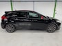 Ford Focus 1.5 ST-Line Red Edition / Stoelverwarming / Stuurverwarming / Bluetooth / 18 inch / Boekjes en historie aanwezig.