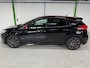 Ford Focus 1.5 ST-Line Red Edition / Stoelverwarming / Stuurverwarming / Bluetooth / 18 inch / Boekjes en historie aanwezig.