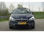 BMW 2-Serie Active Tourer 218i High Executive AUT | / | Schuif-/Kanteldak/Leder/Stoelverwarming/NAV/Cruise - Keurig!