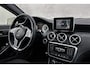 Mercedes-Benz A-klasse 180 AMG-styling | Trekhaak | Panoramadak | Half lederen bekleding | Parkeersensoren