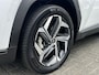 Hyundai Tucson 1.6 T-GDI 265pk PHEV Premium 4WD (299,- p/m Demo Deal!) | Leder | Carplay | Climate | Keyless | Navigatie | Elek. Klep | Full - Led | 360 Camera | KRELL Audio | Elek. Stoelen | 19" Lichtmetaal | Winterpakket | Stoelventilatie | Dodehoek Detectie
