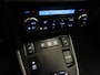 Toyota Auris Touring Sports 1.8 Hybrid Executive - PARKEERSENSOREN VOOR/ ACHTER - CAMERA - VOORSTOELEN VERWARMD - PARKEERASSISTENT - 17 INCH LICHT METALEN VELGEN - PANORAMADAK - NAVIGATIE - PARELMOER LAK - ONDERHOUDSHISTORIE AANWEZIG - ARMSTEUN VOOR
