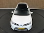 Toyota Auris Touring Sports 1.8 Hybrid Executive - PARKEERSENSOREN VOOR/ ACHTER - CAMERA - VOORSTOELEN VERWARMD - PARKEERASSISTENT - 17 INCH LICHT METALEN VELGEN - PANORAMADAK - NAVIGATIE - PARELMOER LAK - ONDERHOUDSHISTORIE AANWEZIG - ARMSTEUN VOOR