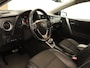 Toyota Auris Touring Sports 1.8 Hybrid Executive - PARKEERSENSOREN VOOR/ ACHTER - CAMERA - VOORSTOELEN VERWARMD - PARKEERASSISTENT - 17 INCH LICHT METALEN VELGEN - PANORAMADAK - NAVIGATIE - PARELMOER LAK - ONDERHOUDSHISTORIE AANWEZIG - ARMSTEUN VOOR