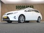 Toyota Auris Touring Sports 1.8 Hybrid Executive - PARKEERSENSOREN VOOR/ ACHTER - CAMERA - VOORSTOELEN VERWARMD - PARKEERASSISTENT - 17 INCH LICHT METALEN VELGEN - PANORAMADAK - NAVIGATIE - PARELMOER LAK - ONDERHOUDSHISTORIE AANWEZIG - ARMSTEUN VOOR