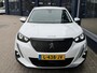 Peugeot 2008 1.2 Turbo 100 PK Allure Pack | Trekhaak 1200KG | Hoge Zitpositie | Navigatie | Climate Control | Keyless Start | Digitaal Dashboard | Camera | Parkeersensoren V+A | LED Verlichting | 17" Lichtmetalen Velgen |