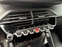 Peugeot 2008 1.2 Turbo 100 PK Allure Pack | Trekhaak 1200KG | Hoge Zitpositie | Navigatie | Climate Control | Keyless Start | Digitaal Dashboard | Camera | Parkeersensoren V+A | LED Verlichting | 17" Lichtmetalen Velgen |