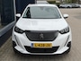 Peugeot 2008 1.2 Turbo 100 PK Allure Pack | Trekhaak 1200KG | Hoge Zitpositie | Navigatie | Climate Control | Keyless Start | Digitaal Dashboard | Camera | Parkeersensoren V+A | LED Verlichting | 17" Lichtmetalen Velgen |