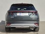 Hyundai Tucson 1.6 T-GDI PHEV Facelift Comfort Smart 4WD / Fabrieksgarantie tot 09-2029 / Dealer onderhouden / Elektrische achterklep / Trekgewicht 1.210 kg / Head Up Display / Stuur- & Stoel verwarming / Achteruitrijcamera / Apple Carplay Android Auto /