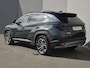 Hyundai Tucson 1.6 T-GDI PHEV Facelift Comfort Smart 4WD / Fabrieksgarantie tot 09-2029 / Dealer onderhouden / Elektrische achterklep / Trekgewicht 1.210 kg / Head Up Display / Stuur- & Stoel verwarming / Achteruitrijcamera / Apple Carplay Android Auto /