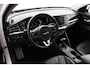 Kia Niro Hybrid 1.6 GDi ExecutiveLine Stoelverwarming/ventilatie - Schuif-/Kanteldak - Apple Carplay/Android Auto - Trekhaak - Dealer Onderhouden - Fabrieksgarantie t/m 02-09-2028