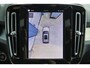 Volvo XC40 B3 Plus Dark - IntelliSafe Assist & Surround - 360º Camera - Harman Kardon audio - Verwarmde voorstoelen & stuur - Parkeersensoren voor & achter - Elektr. bedienb. voorstoelen met geheugen links - Draadloze tel. lader - Standkachel - Extra getint glas - 18' LMV